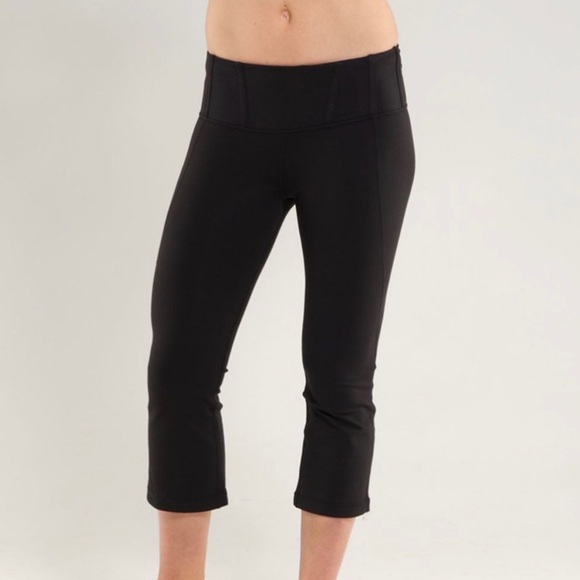 Lululemon Capri crop leggings Tadasana with back slit Sz 8 black - Picture 3 of 16